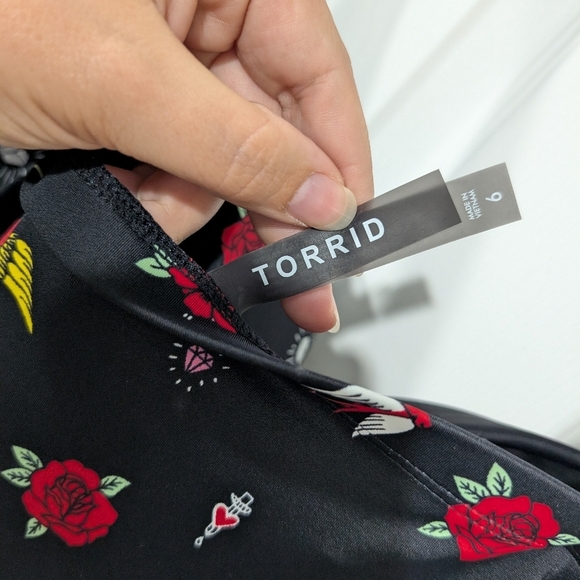 Torrid Deep Black Underwire Push-Up Peplum One Piece Swimsuit in Size 6/30 - Picture 12 of 16